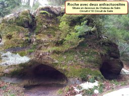 Roche avec deux anfractuosites